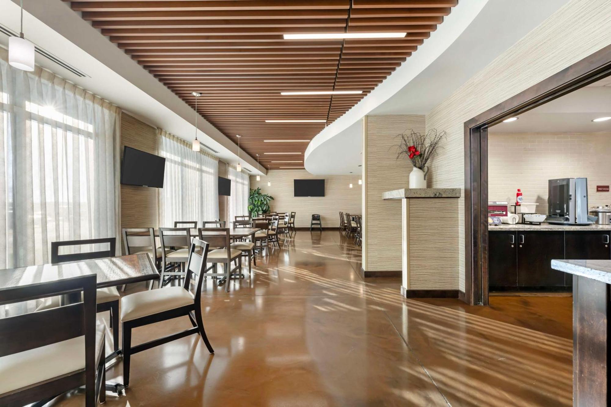 Best Western Plus Lakeview Hotel Madison Εξωτερικό φωτογραφία