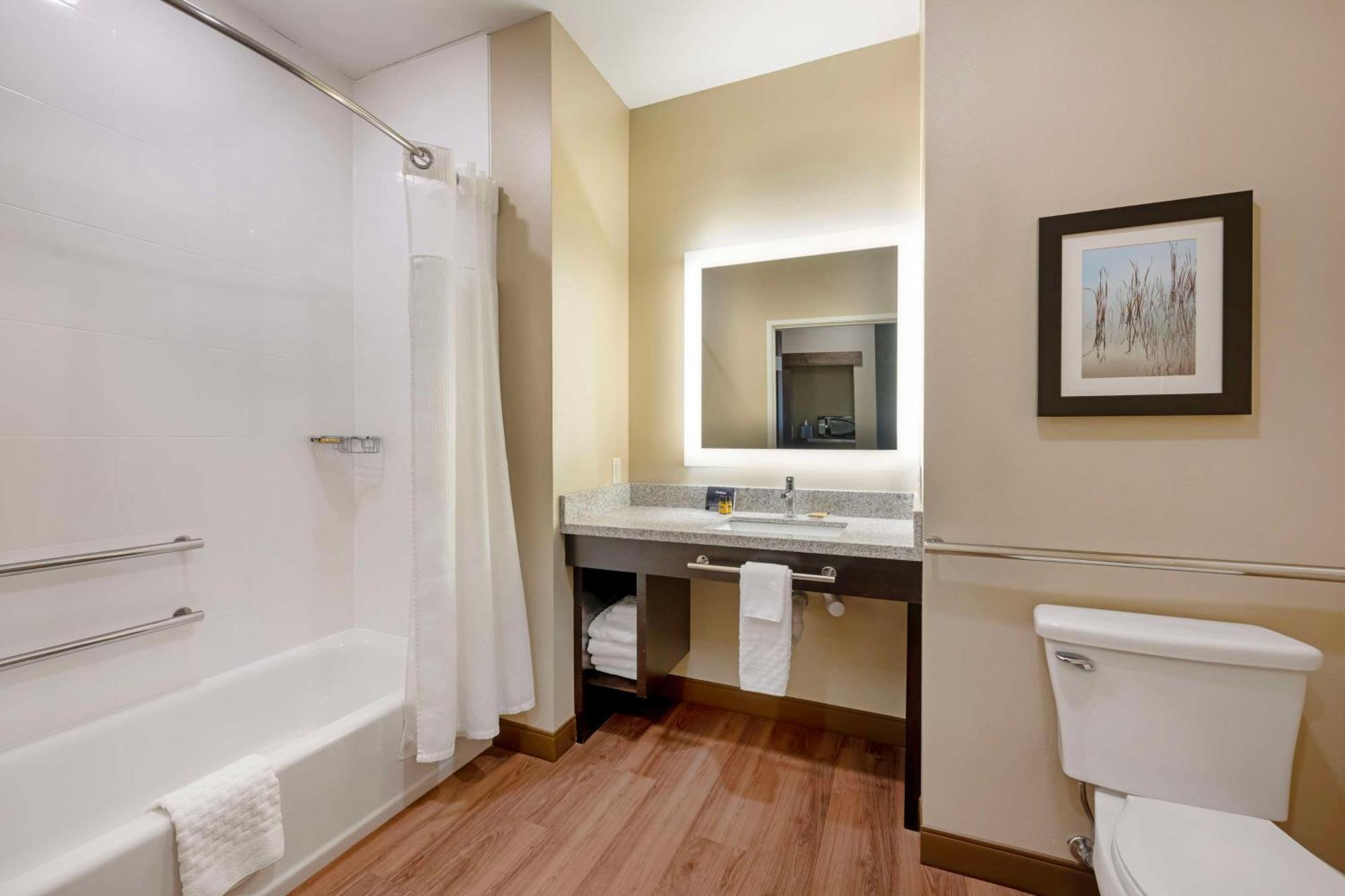 Best Western Plus Lakeview Hotel Madison Εξωτερικό φωτογραφία